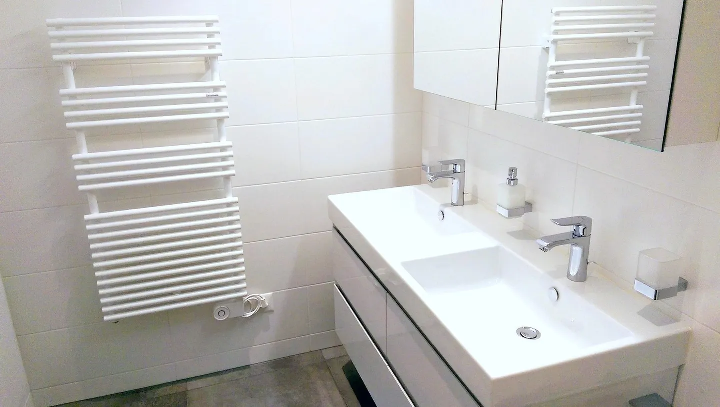 In the Green - Luxurious + Modern 3.5-Room Apartment, Large Balcony, 2 Bathrooms, Neu-Allschwil, 15min to the City - Photo 8 of 25