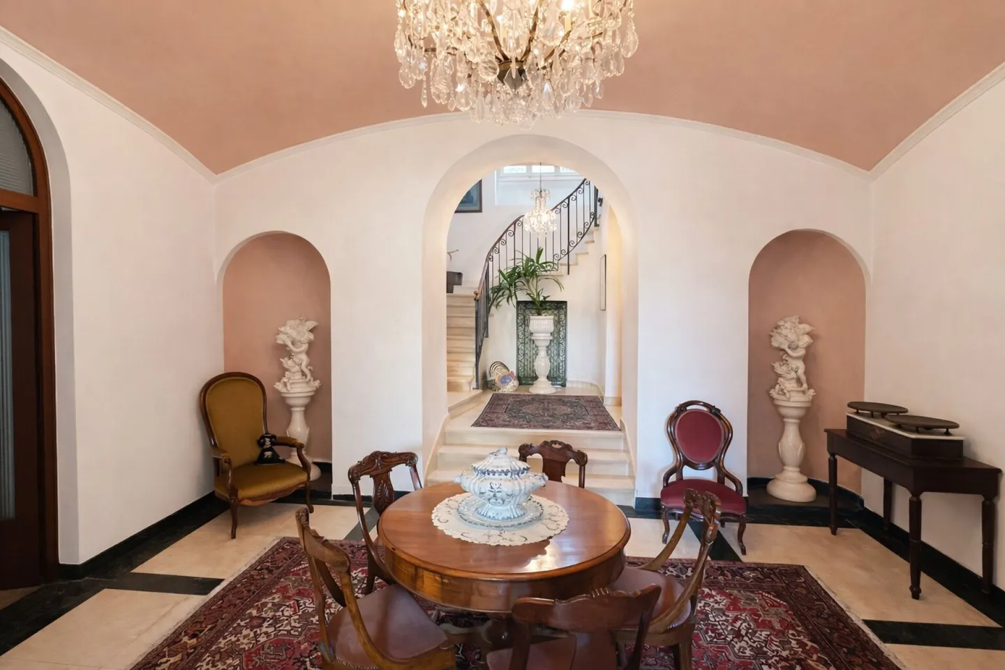 Elegante villa d'epoca con giardino e terrazze nel cuore di Balerna - Photo 17 sur 38