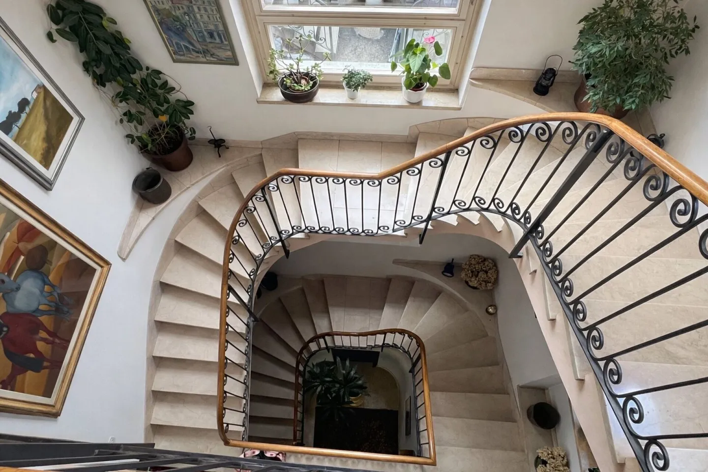 Elegante villa d'epoca con giardino e terrazze nel cuore di Balerna - Photo 19 sur 38