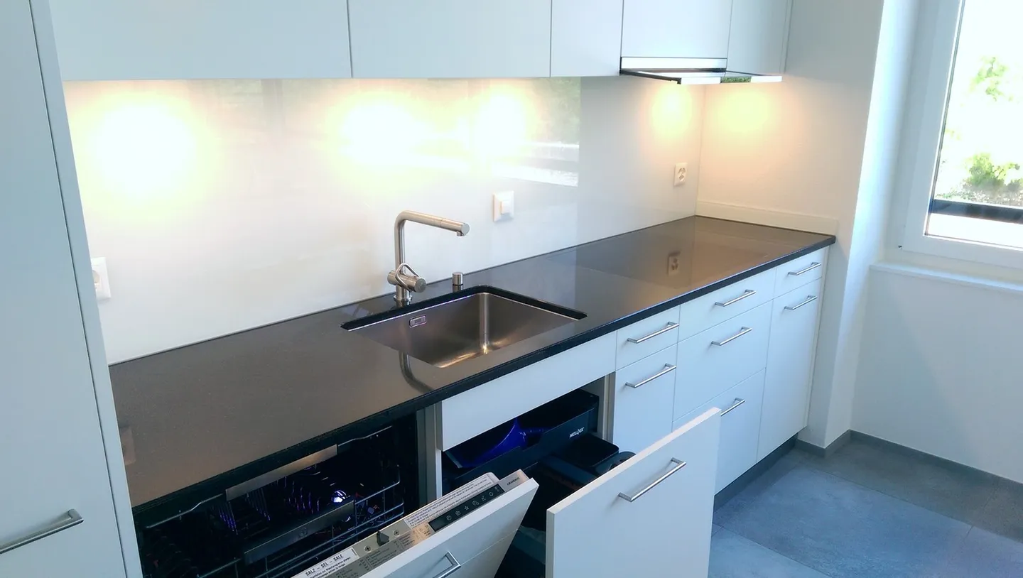 In the Green - Luxurious + Modern 3.5-Room Apartment, Large Balcony, 2 Bathrooms, Neu-Allschwil, 15min to the City - Photo 11 of 25