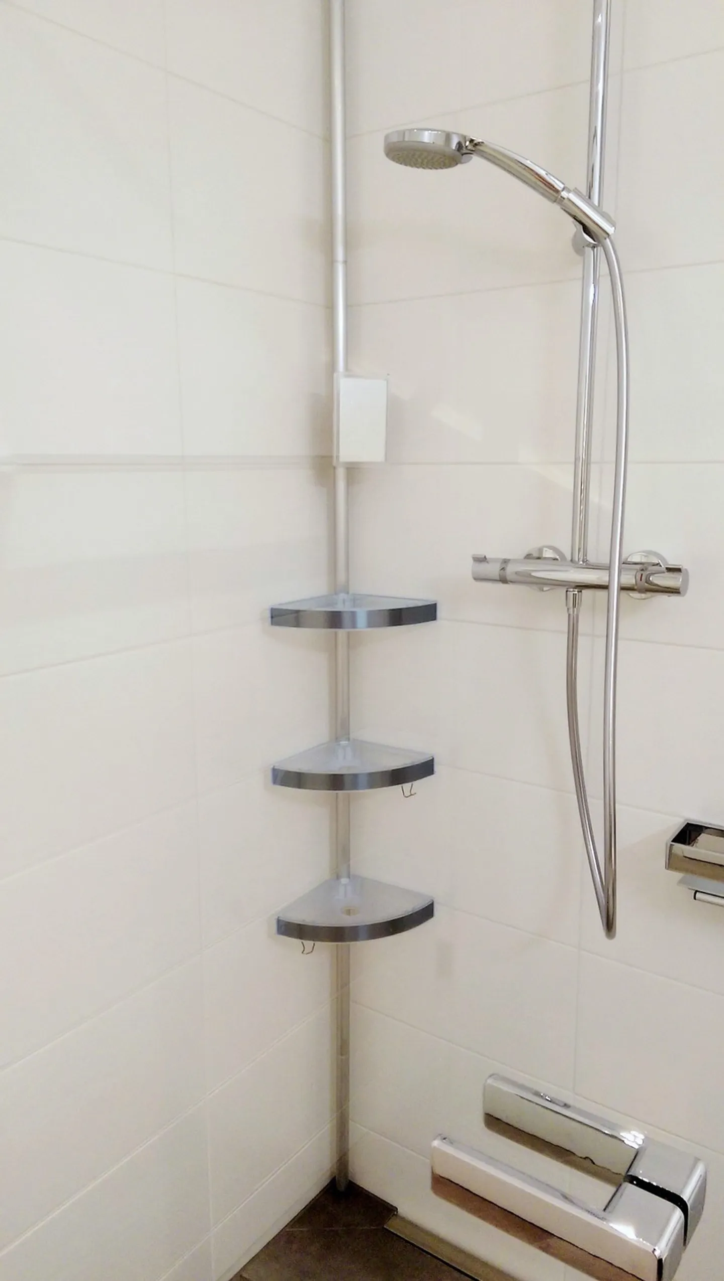 In the Green - Luxurious + Modern 3.5-Room Apartment, Large Balcony, 2 Bathrooms, Neu-Allschwil, 15min to the City - Photo 10 of 25