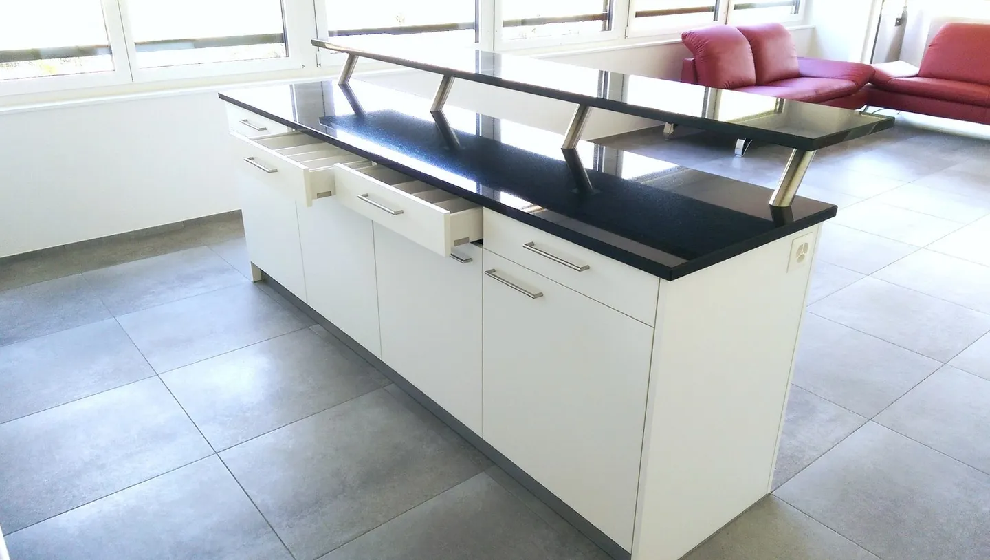 In the Green - Luxurious + Modern 3.5-Room Apartment, Large Balcony, 2 Bathrooms, Neu-Allschwil, 15min to the City - Photo 12 of 25