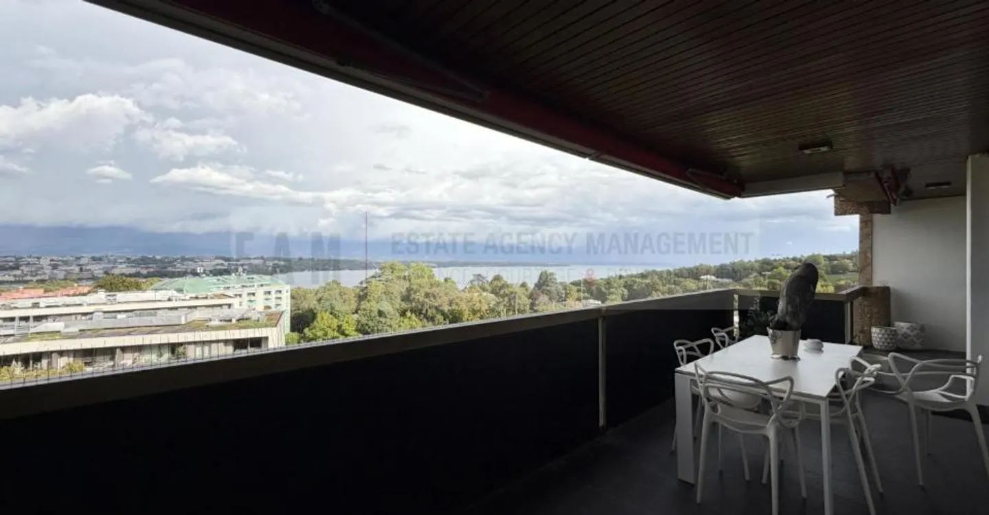 Cologny Parc: Rare object in a prestigious residence with swimming pool - Photo 2 of 10