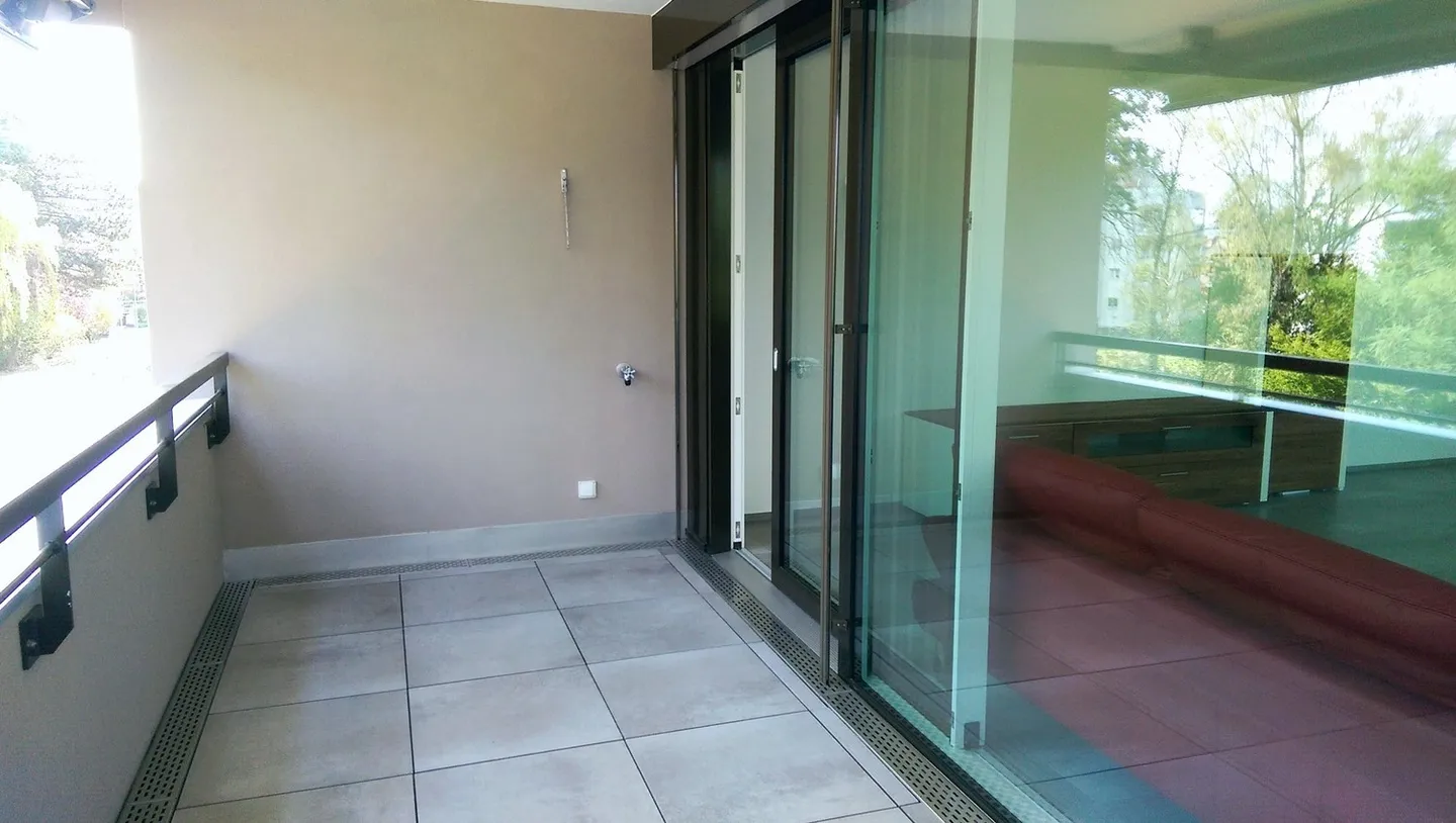 In the Green - Luxurious + Modern 3.5-Room Apartment, Large Balcony, 2 Bathrooms, Neu-Allschwil, 15min to the City - Photo 19 of 25