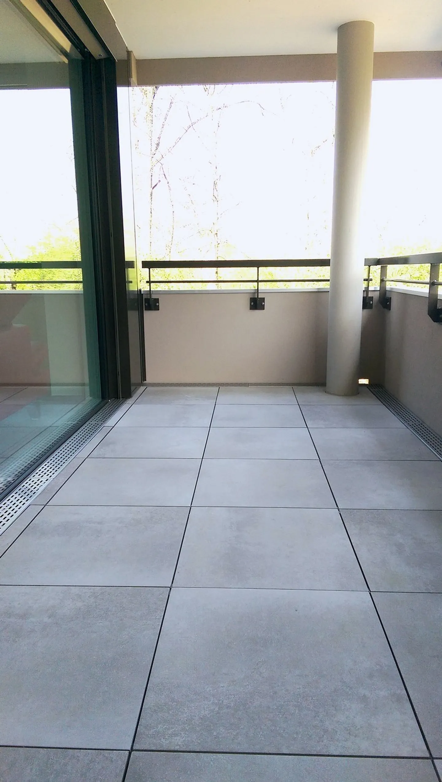 In the Green - Luxurious + Modern 3.5-Room Apartment, Large Balcony, 2 Bathrooms, Neu-Allschwil, 15min to the City - Photo 20 of 25