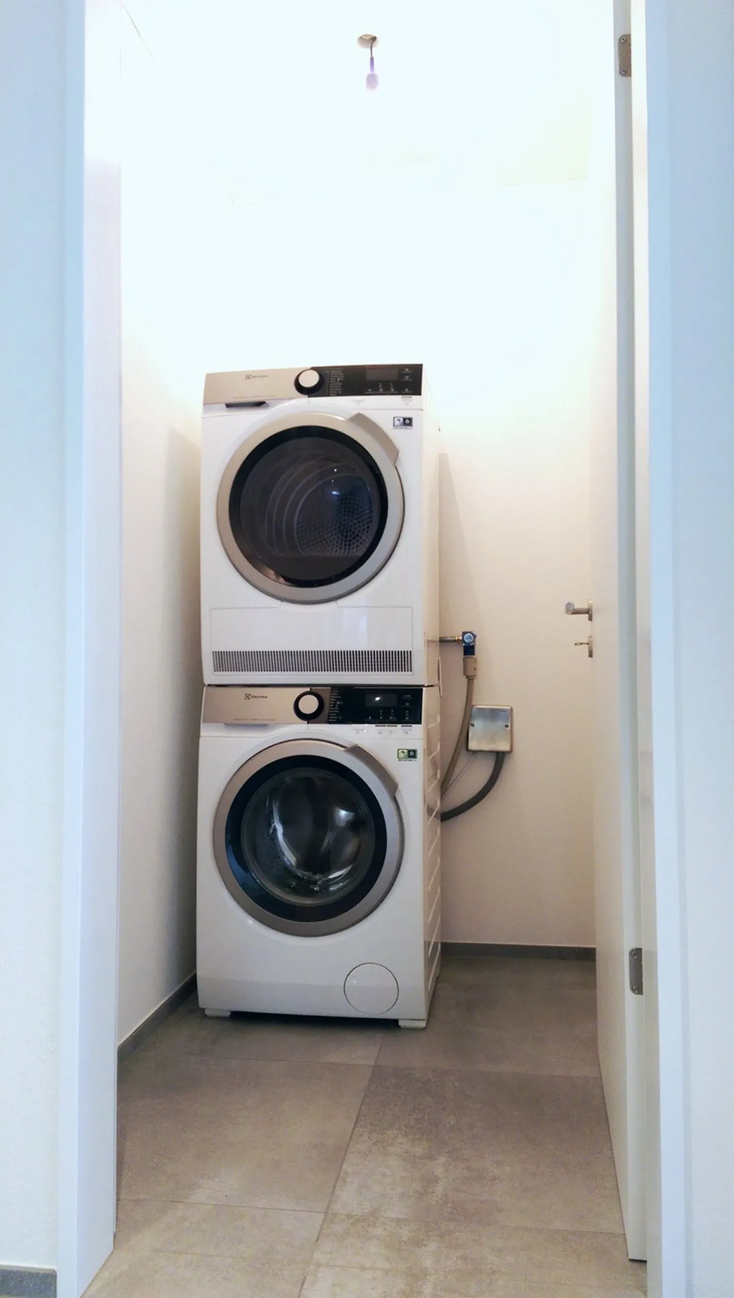 In the Green - Luxurious + Modern 3.5-Room Apartment, Large Balcony, 2 Bathrooms, Neu-Allschwil, 15min to the City - Photo 14 of 25