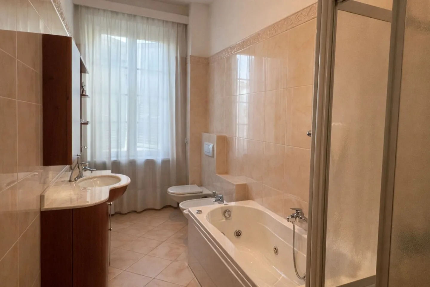 Elegante villa d'epoca con giardino e terrazze nel cuore di Balerna - Photo 36 sur 38