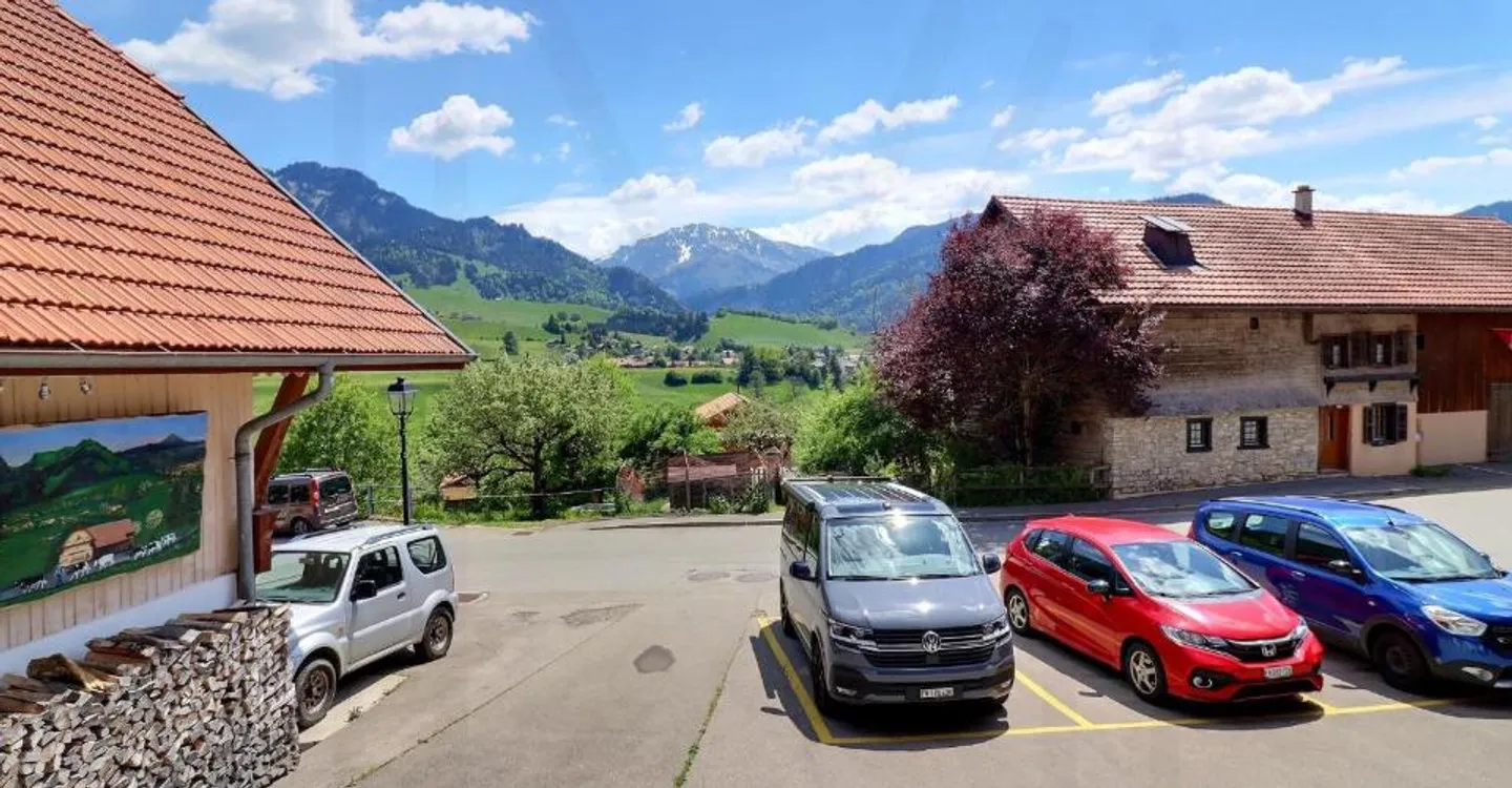 Gruyère-Haus mit Blick auf die Berge - Foto 9 von 9