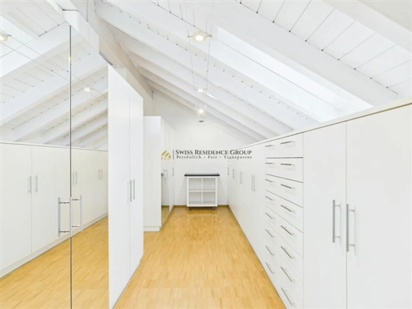 Residenza familiare di alta qualità con giardino e vista libera sul lago Greifen - Foto 15 di 18