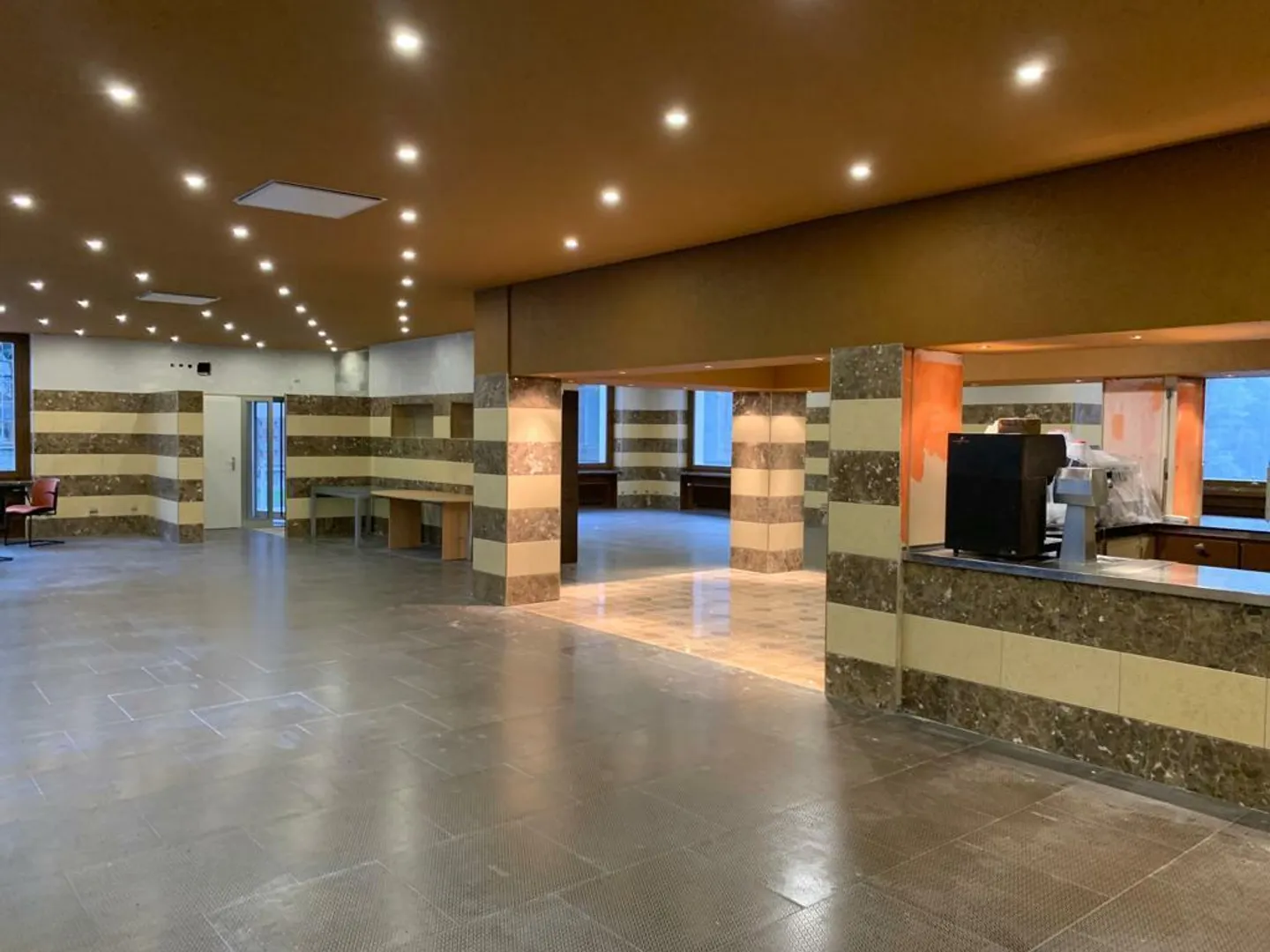 Bâtiment Commercial avec Restaurant - Photo 1 sur 6