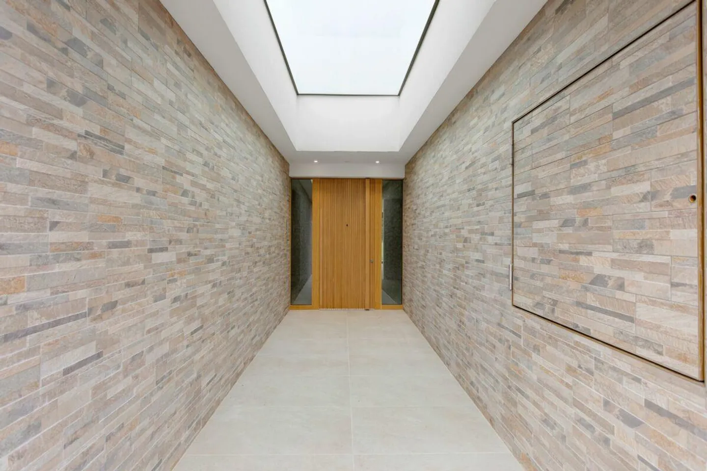 Villa neuve exclusive avec terrasse sur le toit, ascenseur et luxueux espace de vie intérieur-extérieur - Photo 3 sur 30