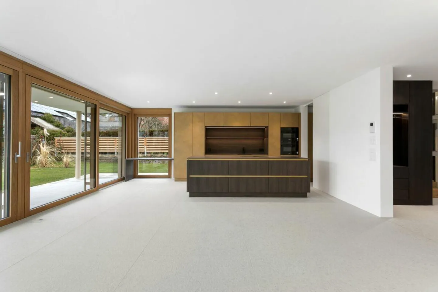 Villa neuve exclusive avec terrasse sur le toit, ascenseur et luxueux espace de vie intérieur-extérieur - Photo 8 sur 30