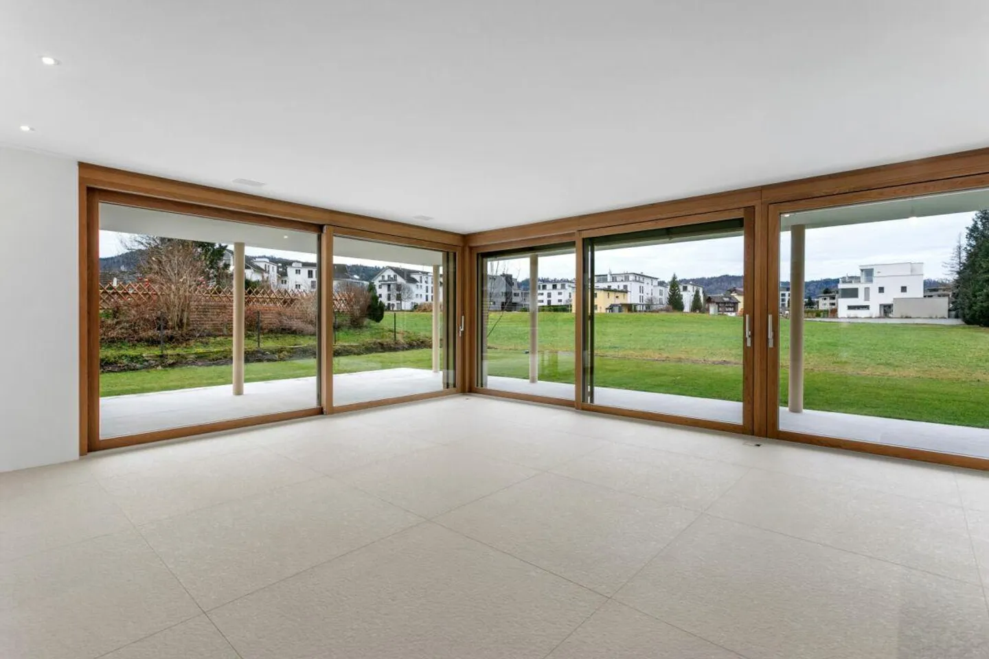 Villa neuve exclusive avec terrasse sur le toit, ascenseur et luxueux espace de vie intérieur-extérieur - Photo 11 sur 30