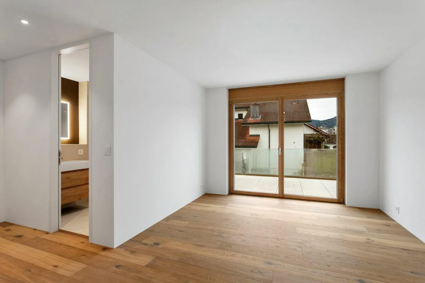 Villa neuve exclusive avec terrasse sur le toit, ascenseur et luxueux espace de vie intérieur-extérieur - Photo 15 sur 30