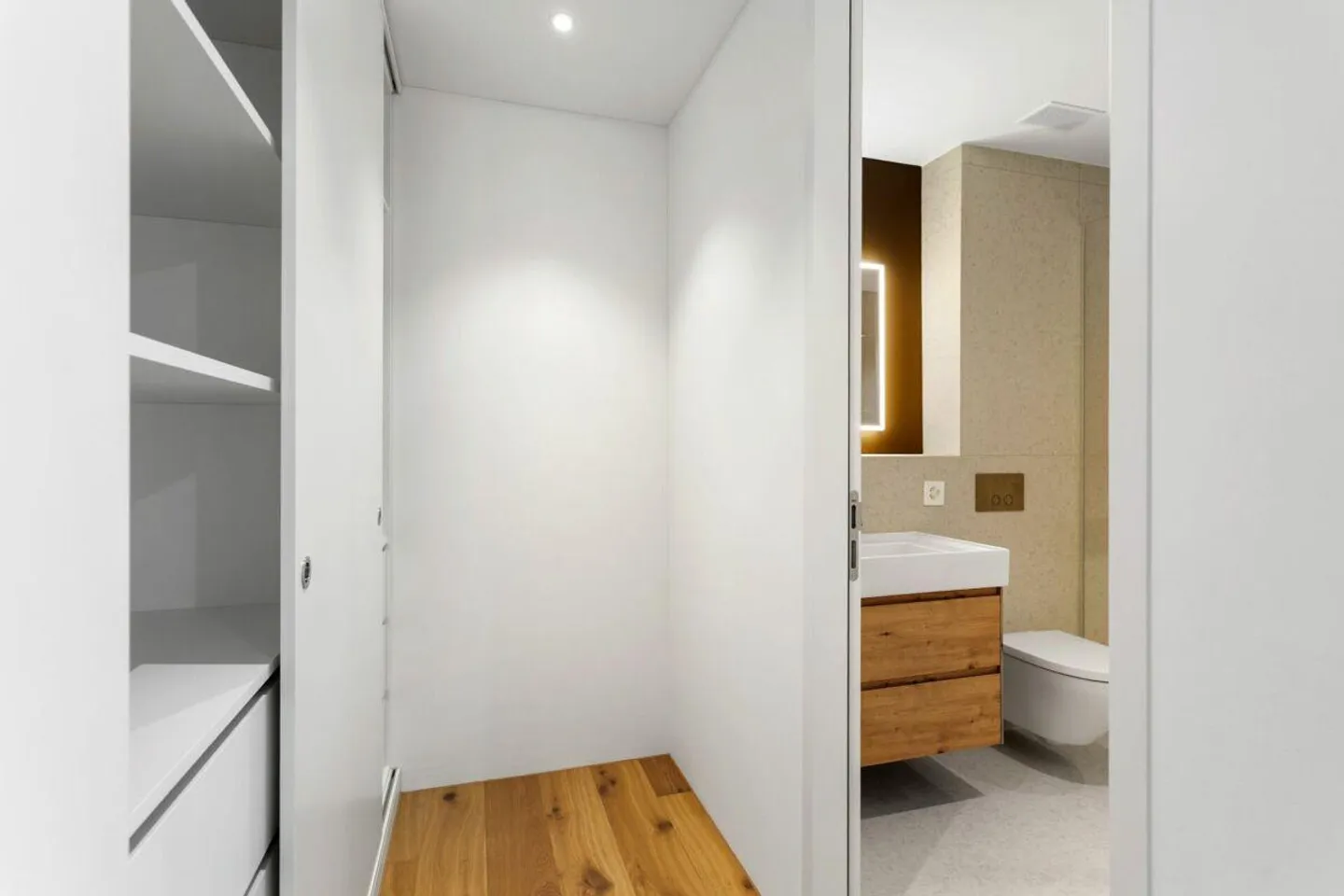 Villa neuve exclusive avec terrasse sur le toit, ascenseur et luxueux espace de vie intérieur-extérieur - Photo 16 sur 30