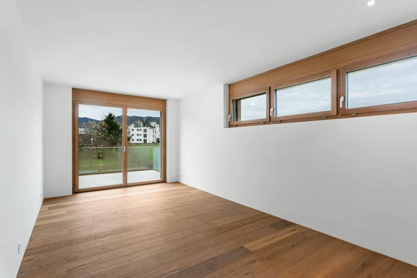 Villa neuve exclusive avec terrasse sur le toit, ascenseur et luxueux espace de vie intérieur-extérieur - Photo 18 sur 30