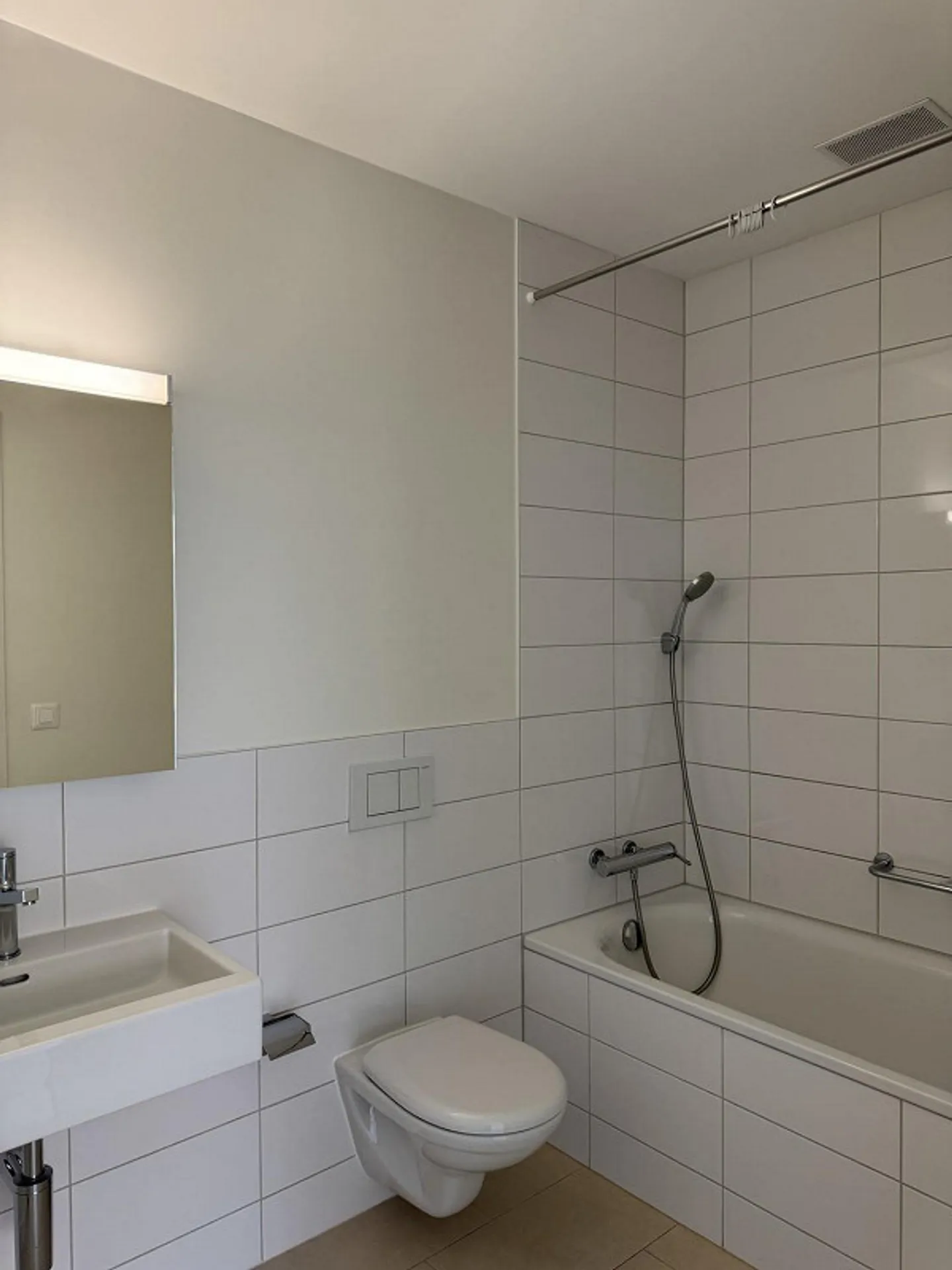 Appartamento moderno con 4 stanze e terrazza spaziosa - Foto 7 di 9