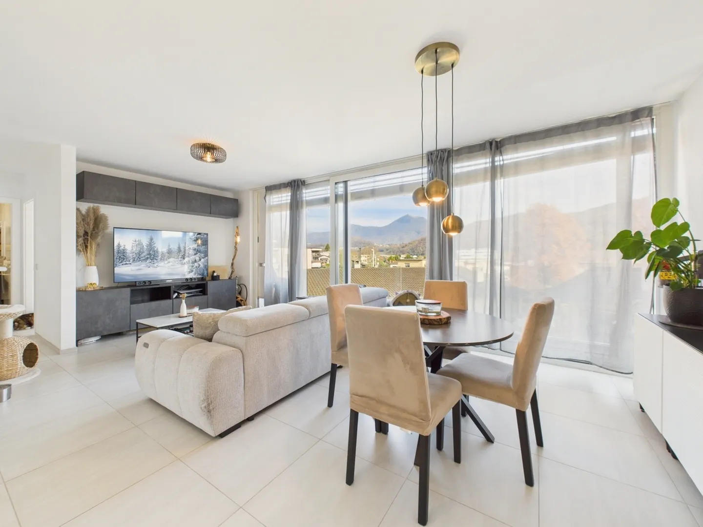 Modern 2.5-room attic flat with large balcony, Agno - Photo 2 of 11