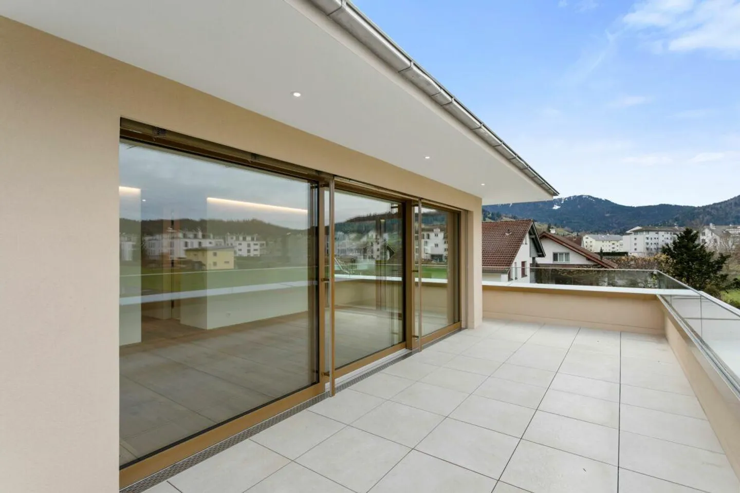Villa neuve exclusive avec terrasse sur le toit, ascenseur et luxueux espace de vie intérieur-extérieur - Photo 24 sur 30