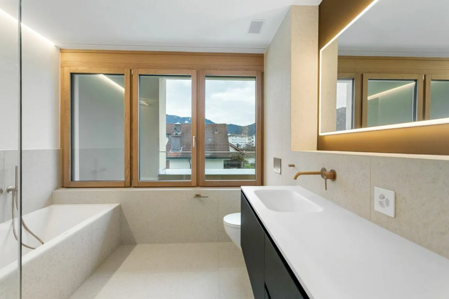 Villa neuve exclusive avec terrasse sur le toit, ascenseur et luxueux espace de vie intérieur-extérieur - Photo 26 sur 30