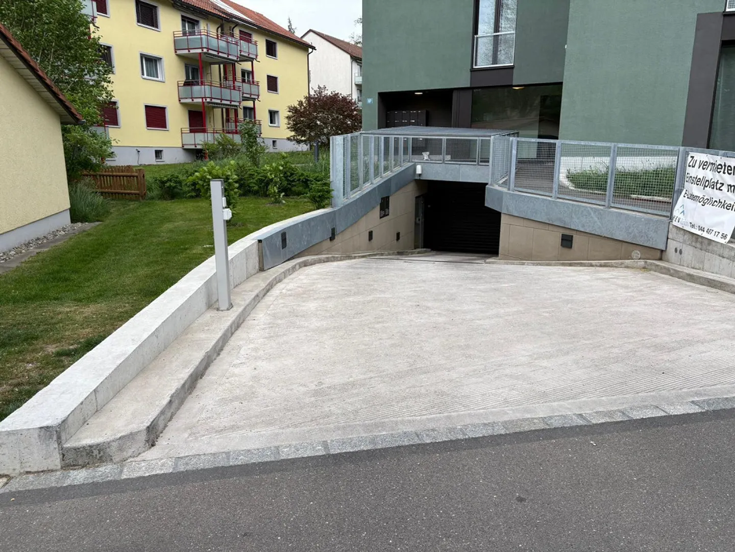 Einstellhallenplatz in Wollishofen - Foto 1 von 2