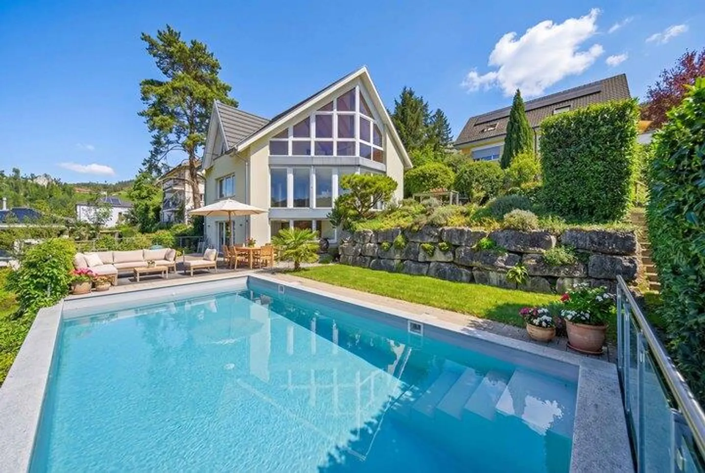 CASA D'ARCHITETTO TIMELESS CON PISCINA E APPARTAMENTO - Foto 1 di 9