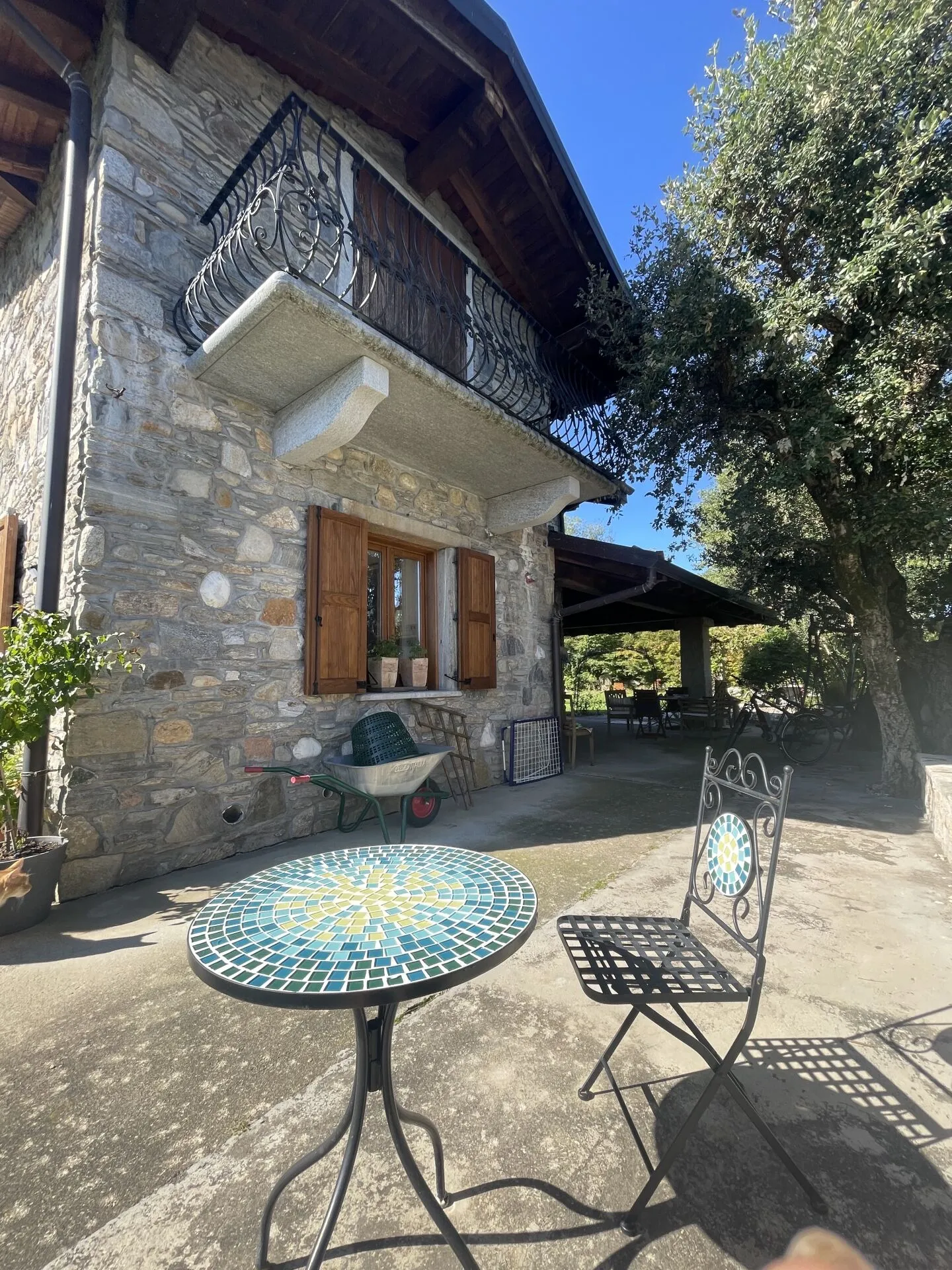 Charming villa with large garden - Photo 3 of 19