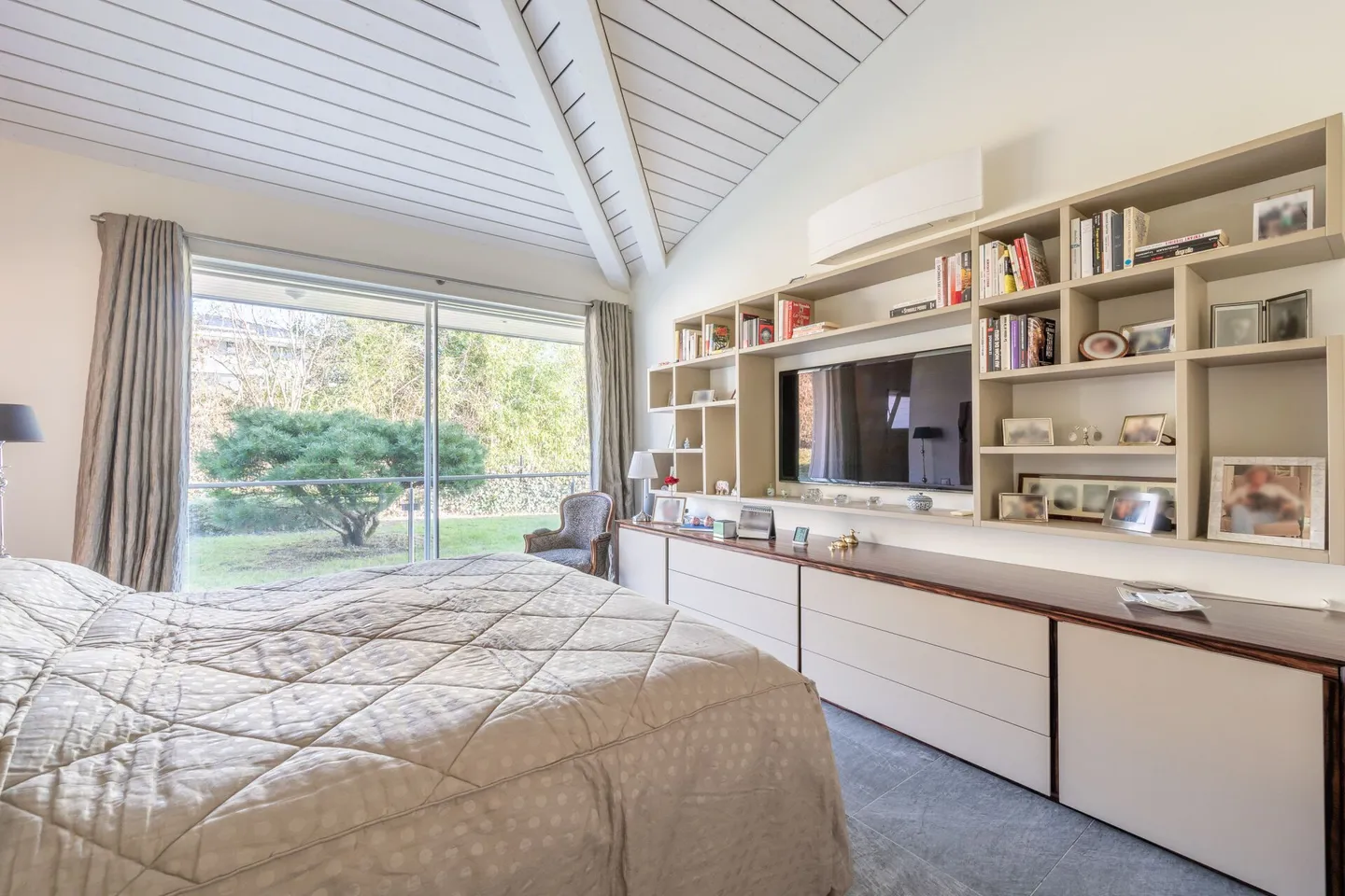 Villa contemporaine avec vue sur le lac - Photo 7 sur 12