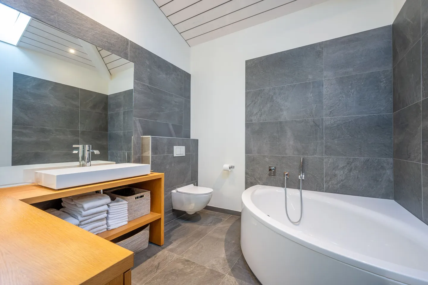 Villa contemporaine avec vue sur le lac - Photo 10 sur 12