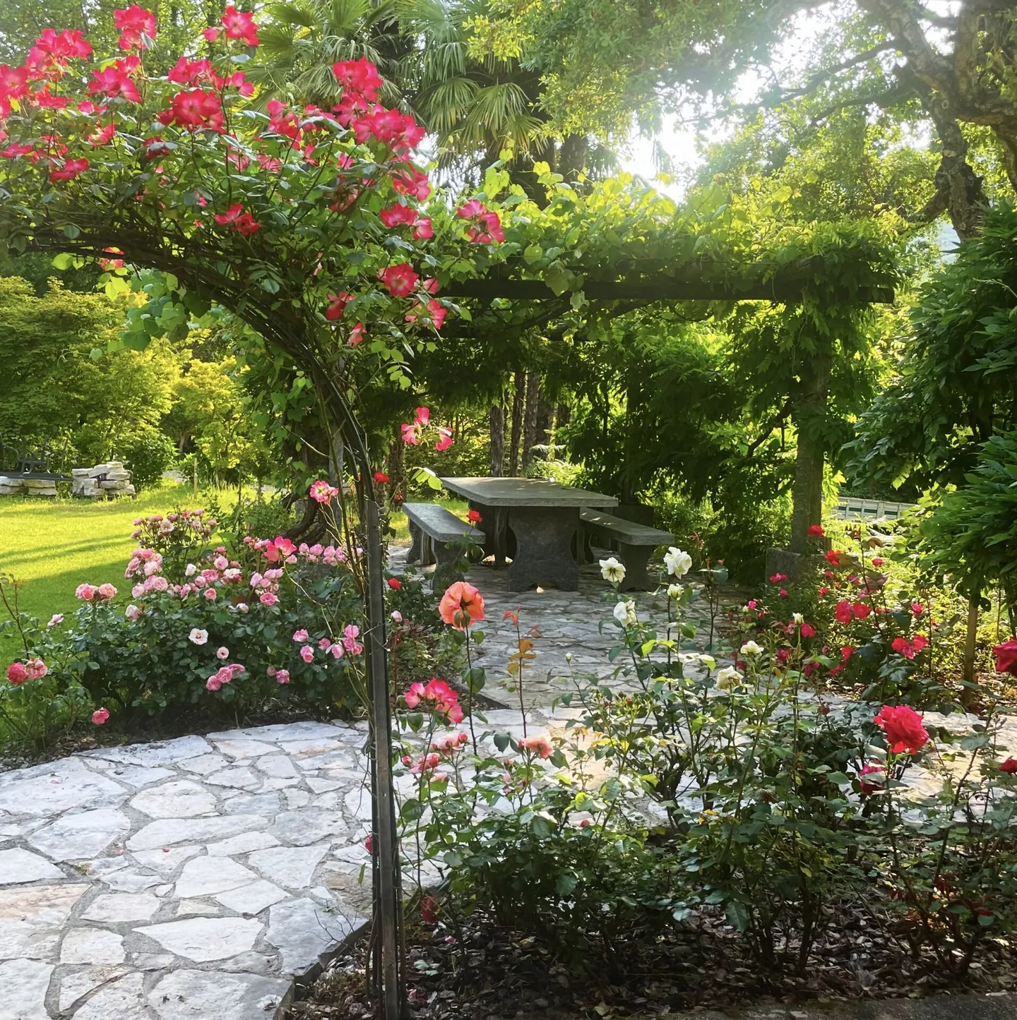 Charming villa with large garden - Photo 5 of 19