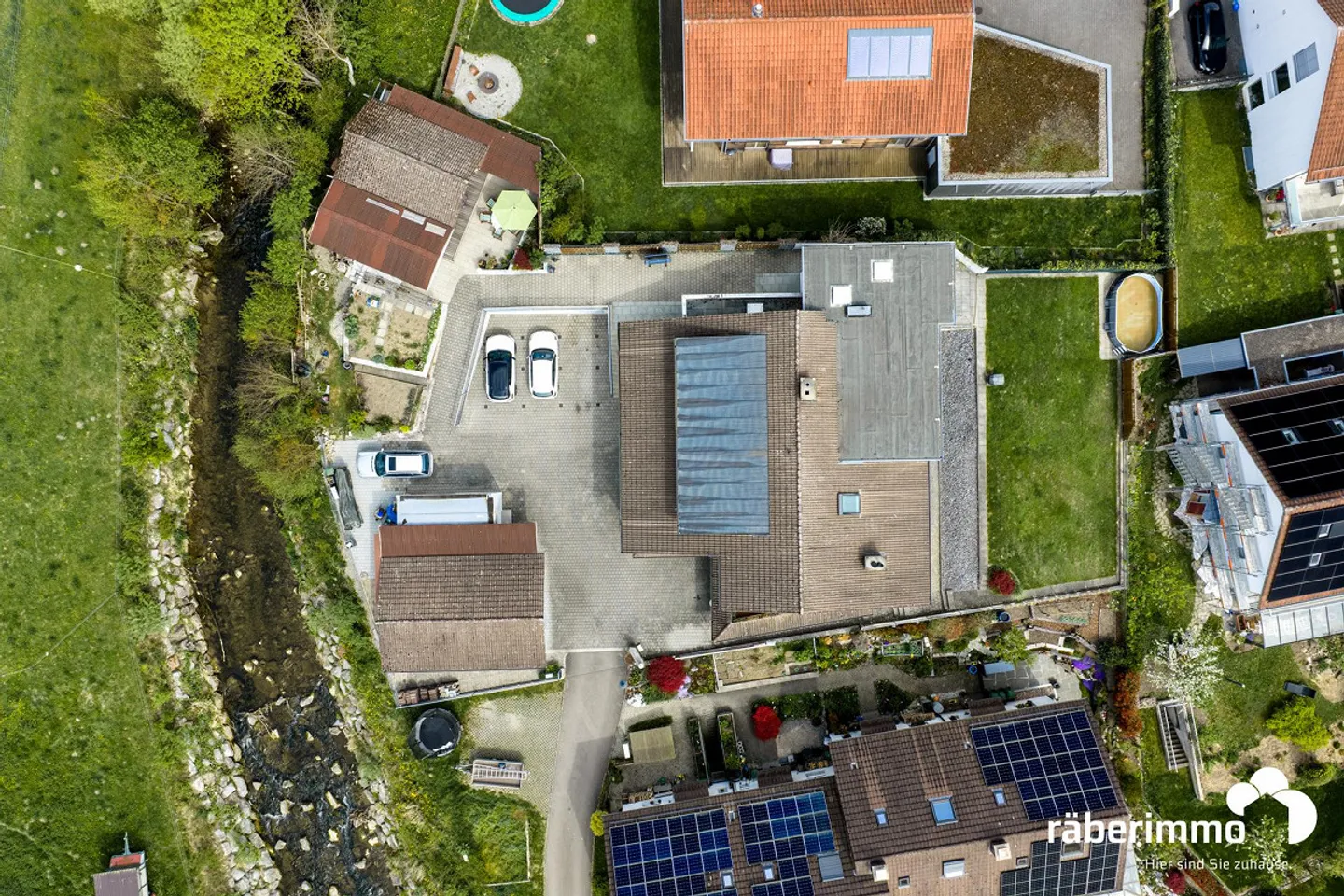 MULTI-FAMILY HOUSE WITH SPACE FOR GENERATIONS - Photo 2 of 13