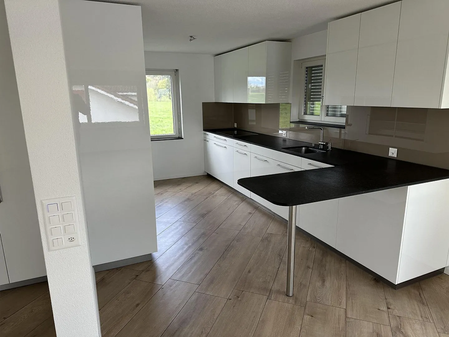 Ampio appartamento di 5½ stanze in una casa trifamiliare ben tenuta - Foto 4 di 18