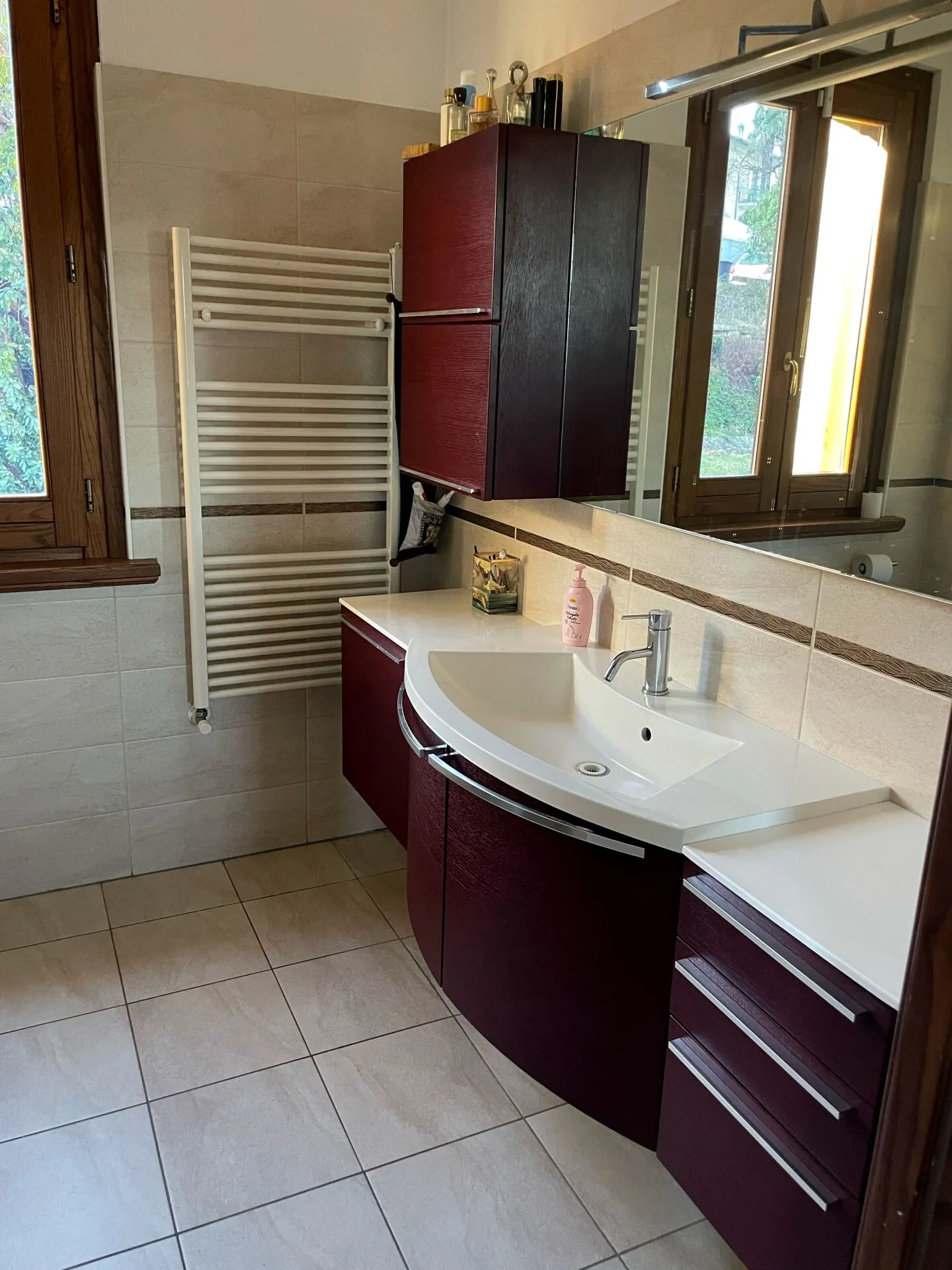 Charming villa with large garden - Photo 16 of 19