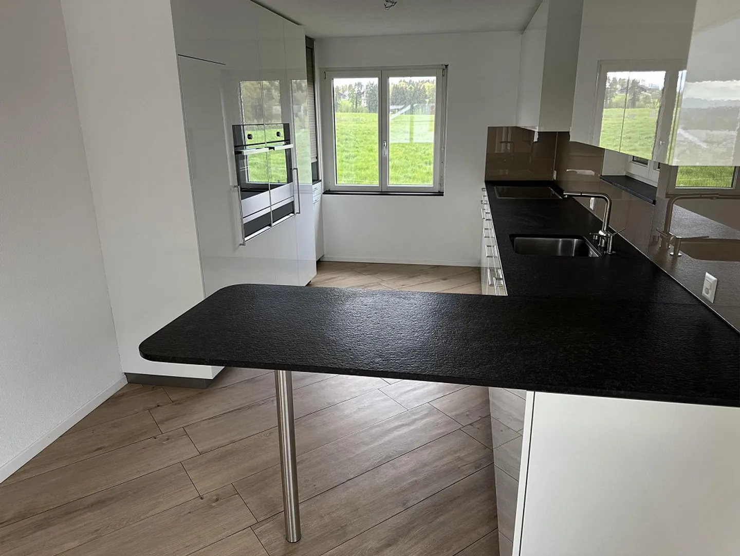 Ampio appartamento di 5½ stanze in una casa trifamiliare ben tenuta - Foto 5 di 18
