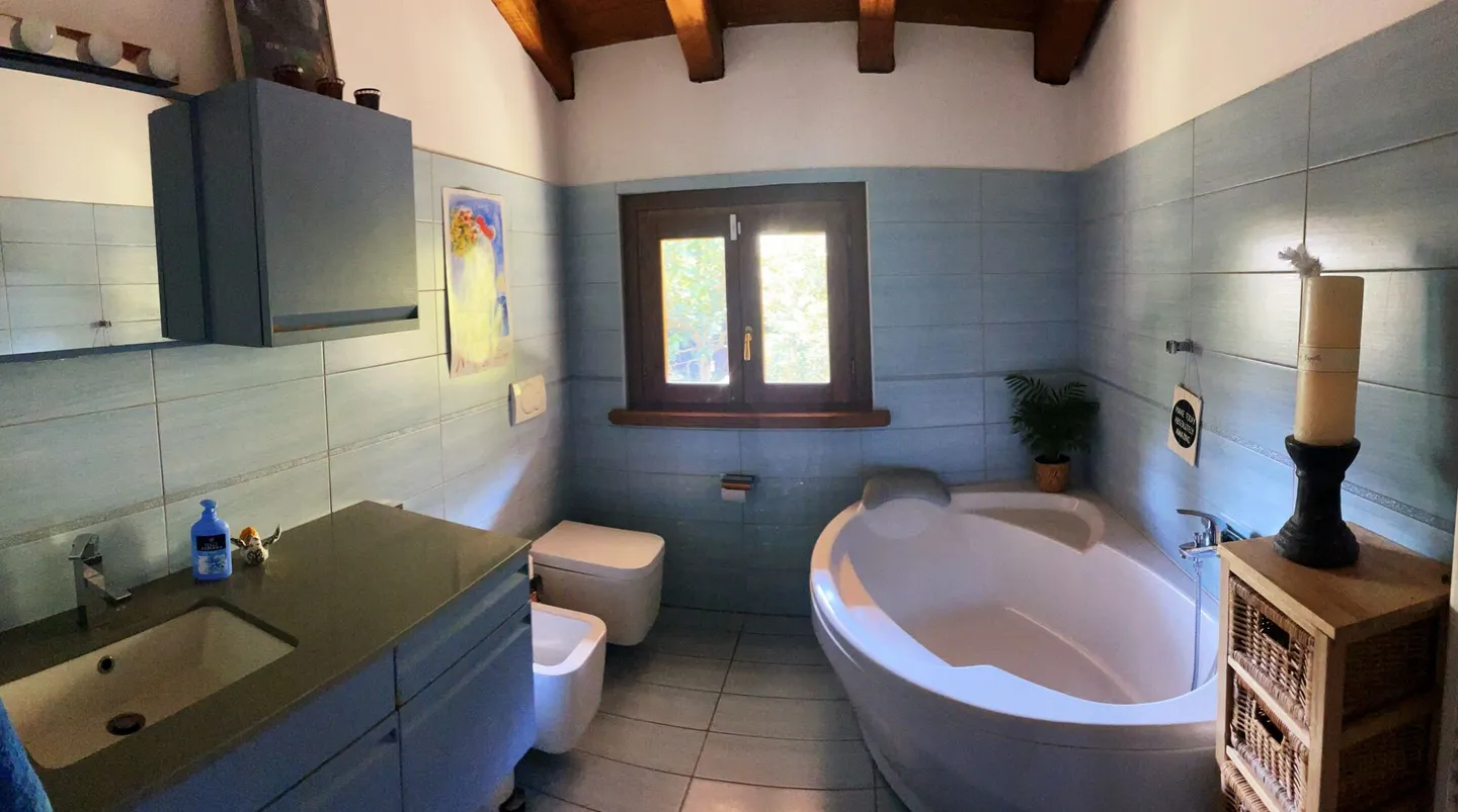 Charming villa with large garden - Photo 18 of 19