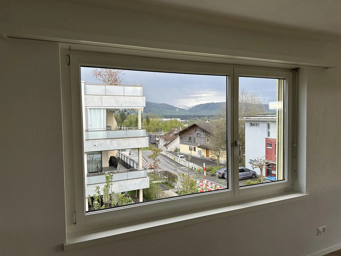 Ampio appartamento di 5½ stanze in una casa trifamiliare ben tenuta - Foto 7 di 18
