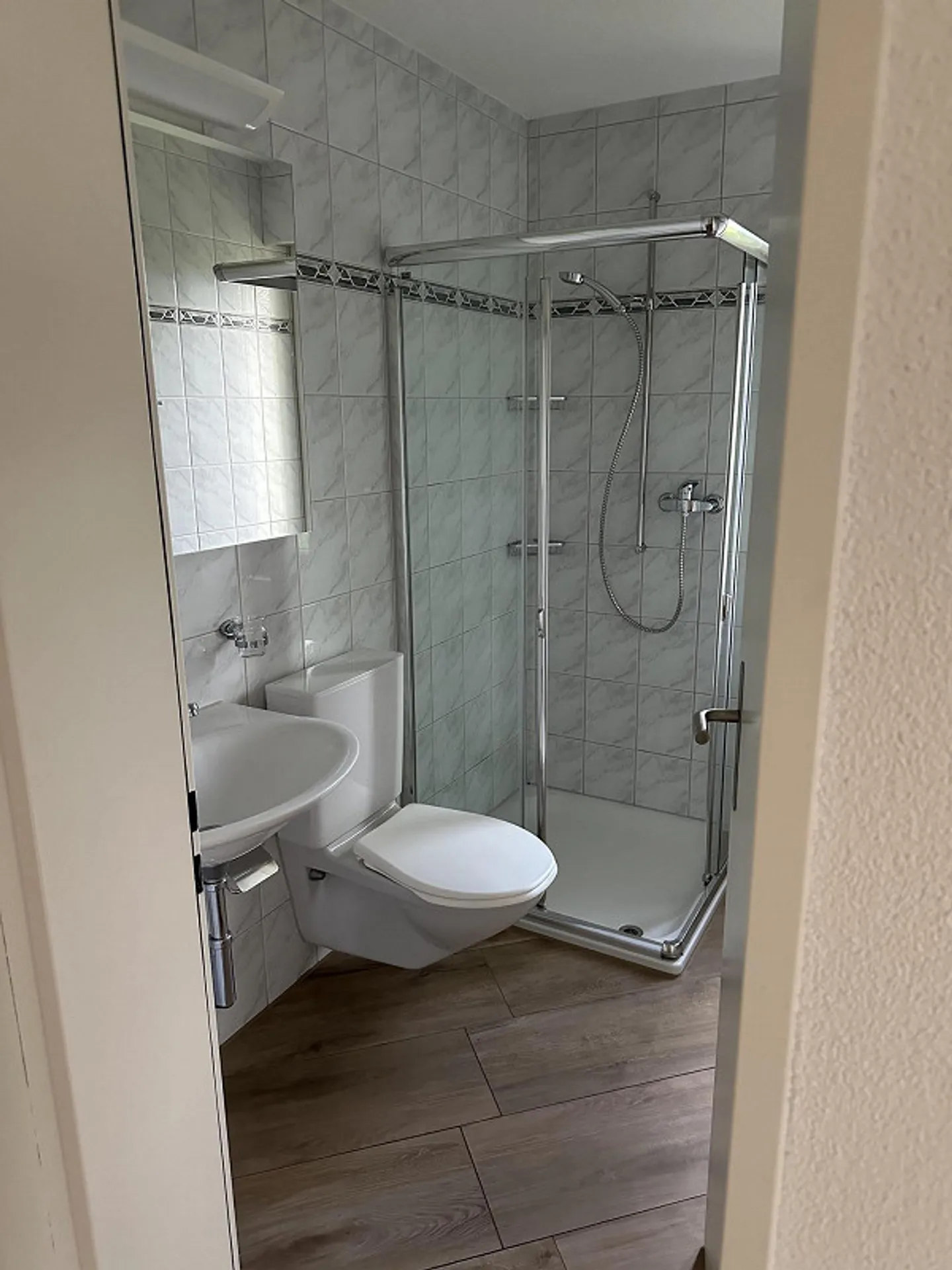 Ampio appartamento di 5½ stanze in una casa trifamiliare ben tenuta - Foto 11 di 18