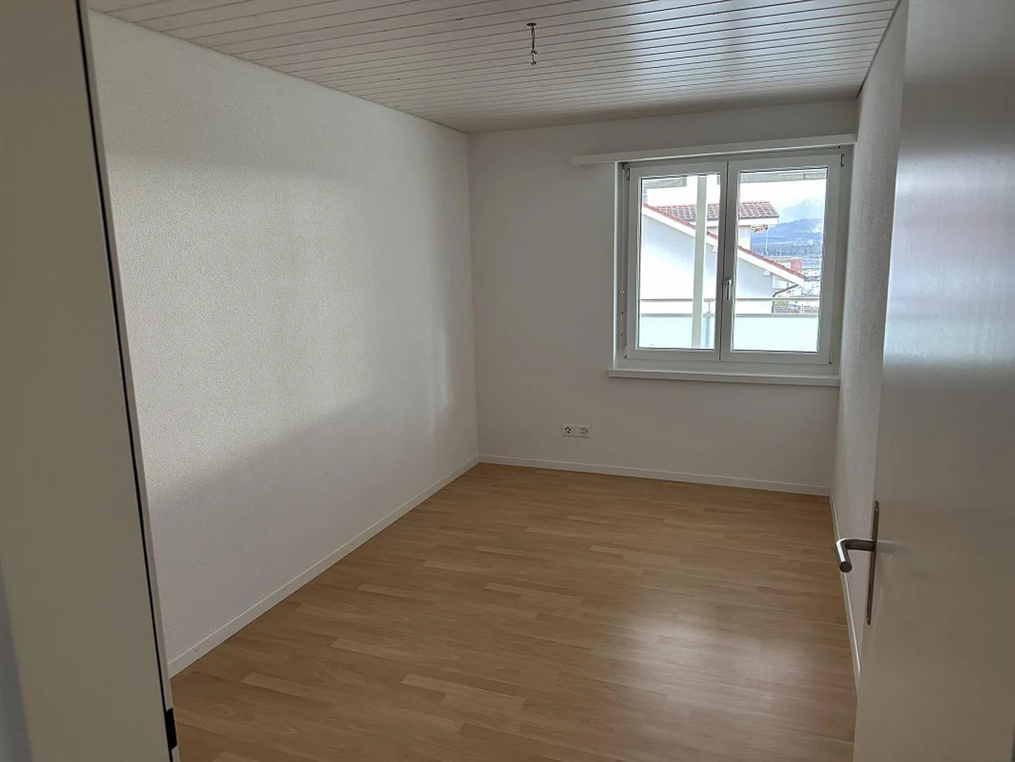 Ampio appartamento di 5½ stanze in una casa trifamiliare ben tenuta - Foto 13 di 18