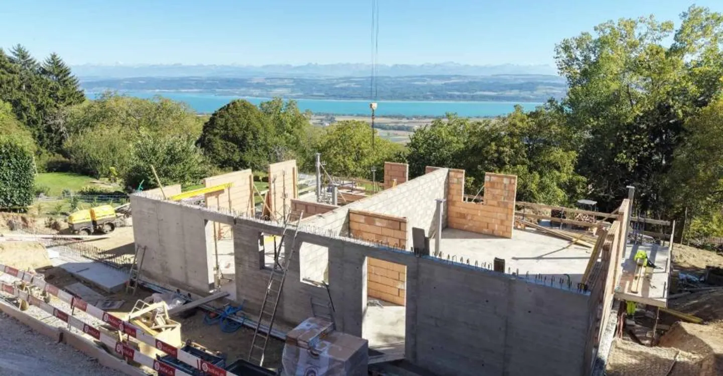 Ongoing construction: A privileged living environment between lake and mountains! - Photo 8 of 13