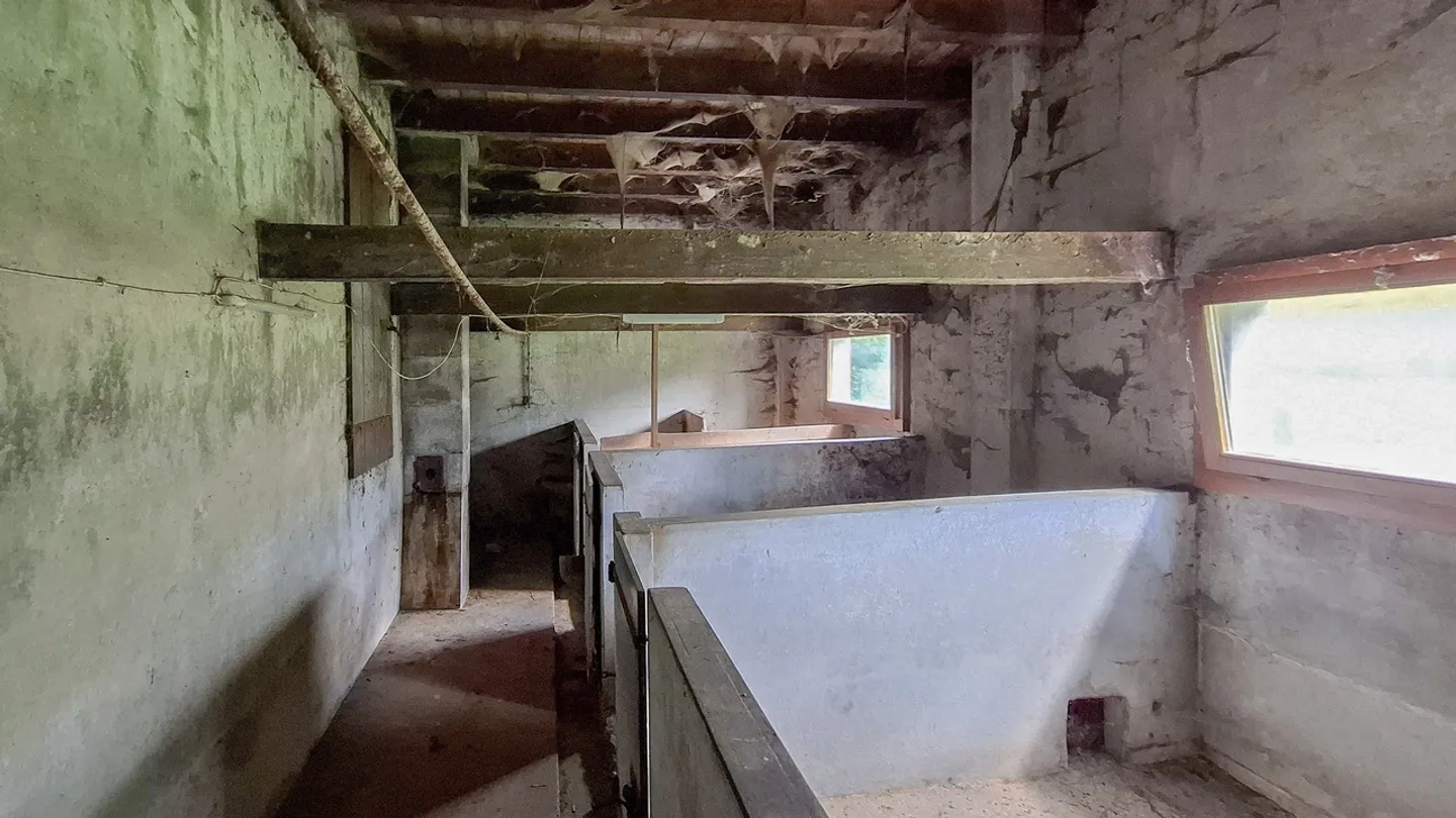 Ferme neuchâteloise à rénover avec grange et maison attenante - Photo 21 sur 25