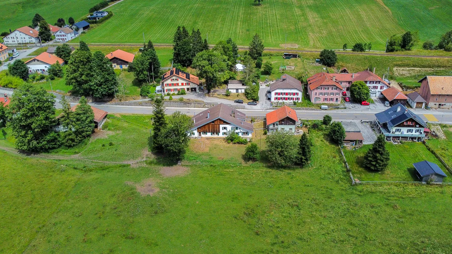 Ferme neuchâteloise à rénover avec grange et maison attenante - Photo 24 sur 25