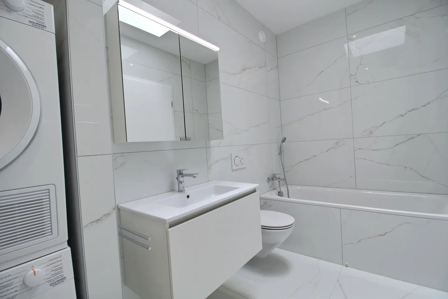 Eccezionale appartamento di 5,5 locali all'ultimo piano in affitto a Marly! - Foto 9 di 13