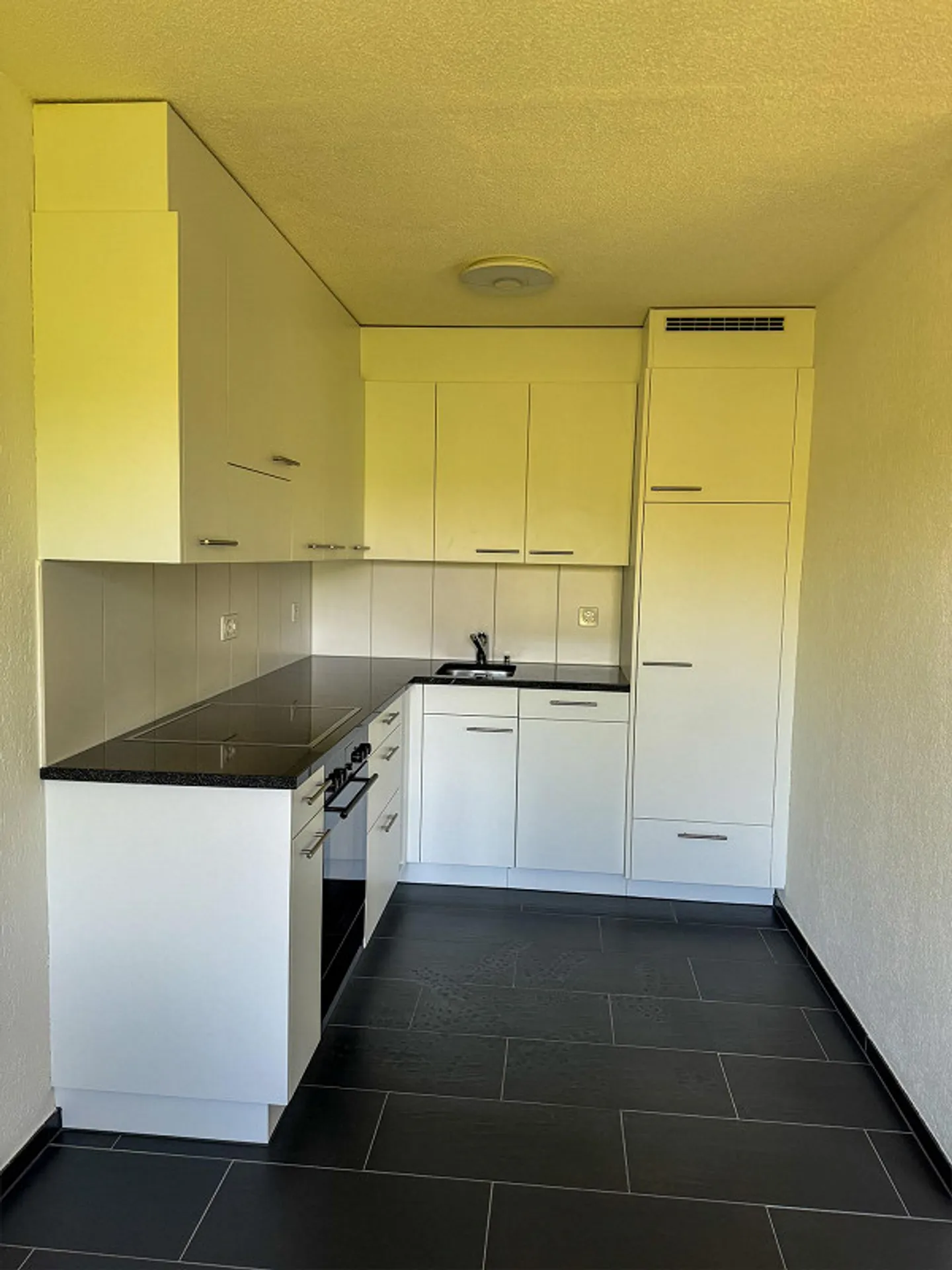 Accogliente appartamento di 2,5 stanze con balcone a Bäriswil - Foto 3 di 8