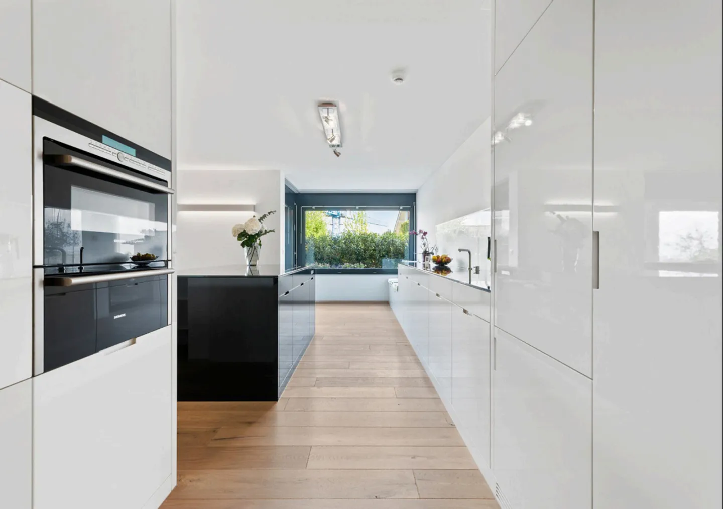 Design Meets Luxury – Your Stylish Oasis on Sonnenberg - Photo 3 of 5