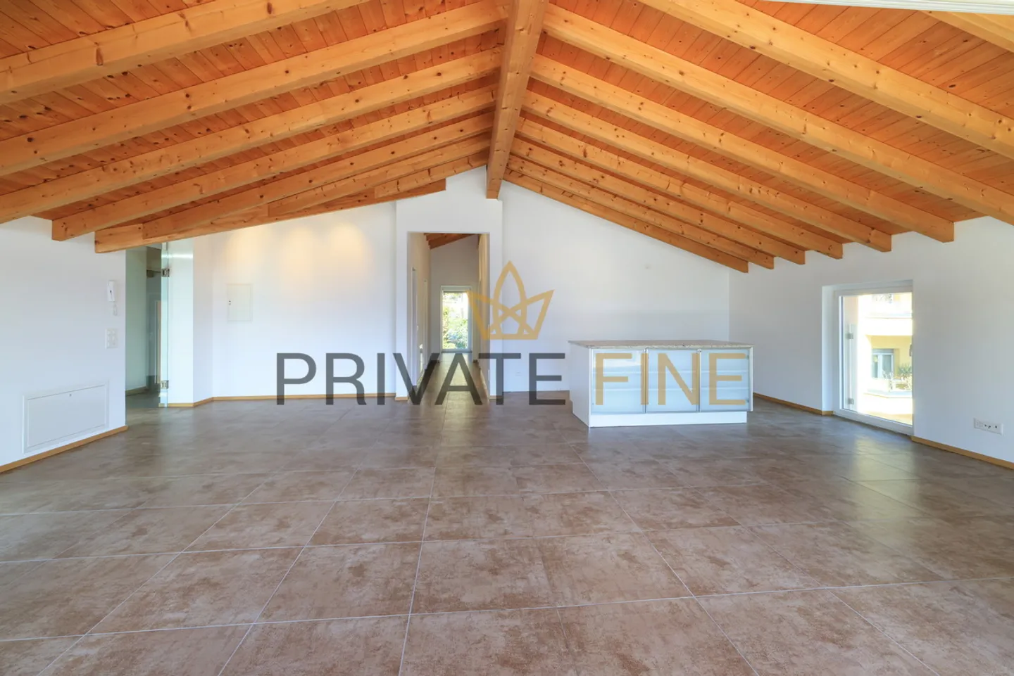 Grand et central appartement en attique de 4,5 pièces - Photo 4 sur 13