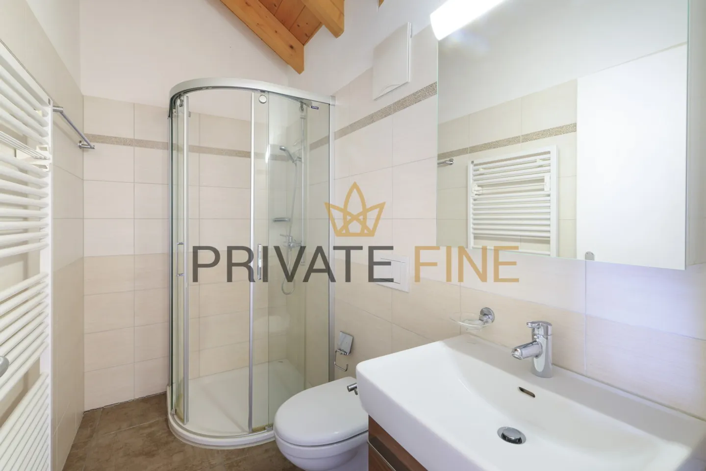 Grand et central appartement en attique de 4,5 pièces - Photo 5 sur 13