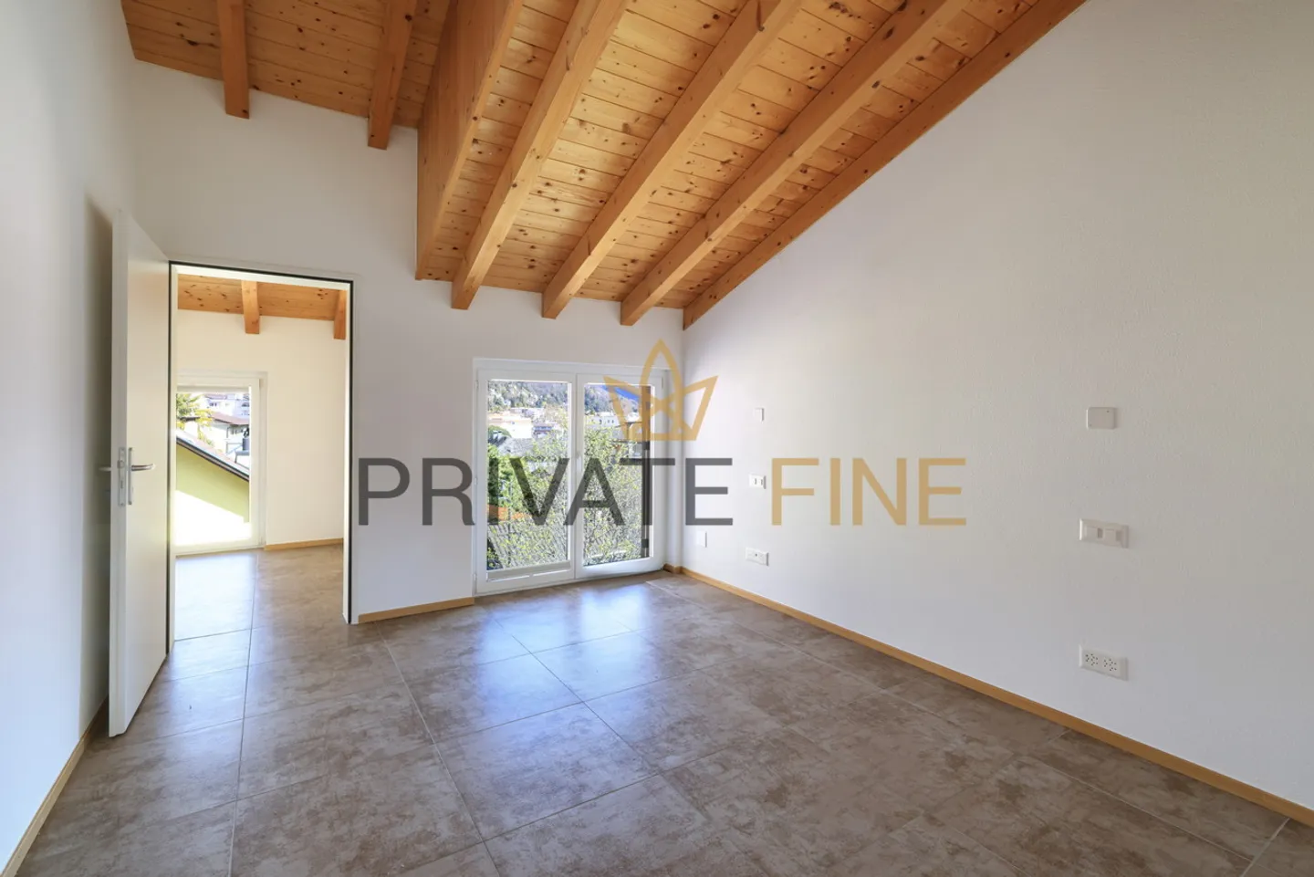 Grand et central appartement en attique de 4,5 pièces - Photo 7 sur 13