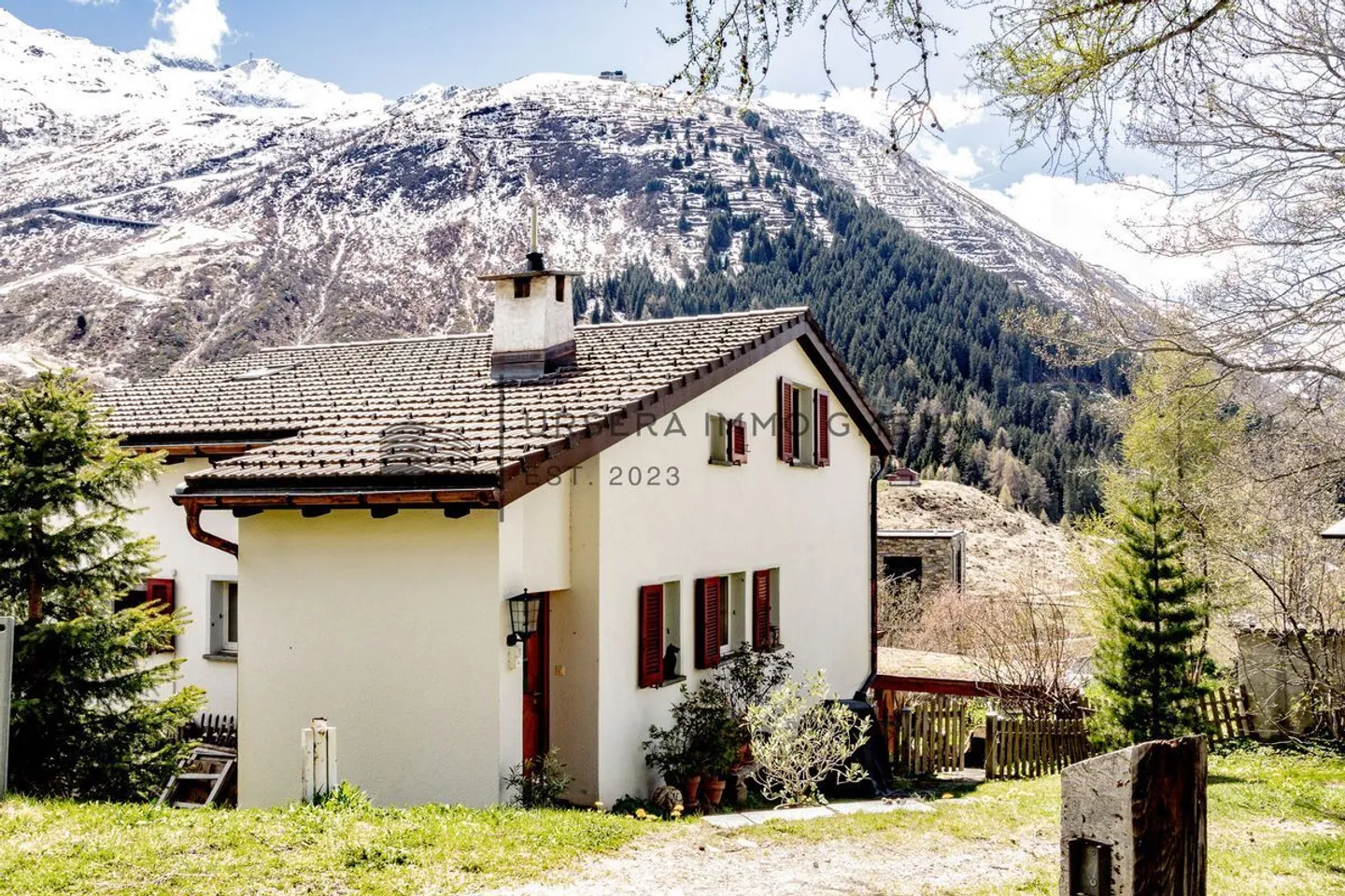 Offerta esclusiva - chalet raro in una posizione sensazionale a Andermatt Wiler - Foto 8 di 13