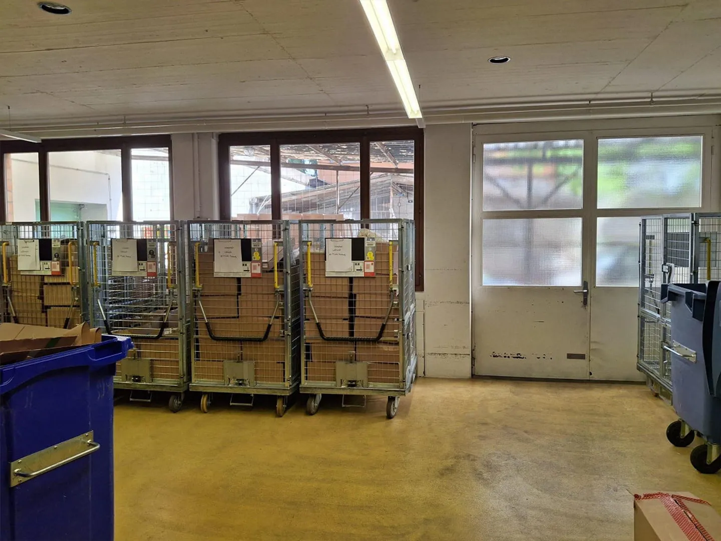 Espace commercial entrepôt incluant bureau - Photo 5 sur 6