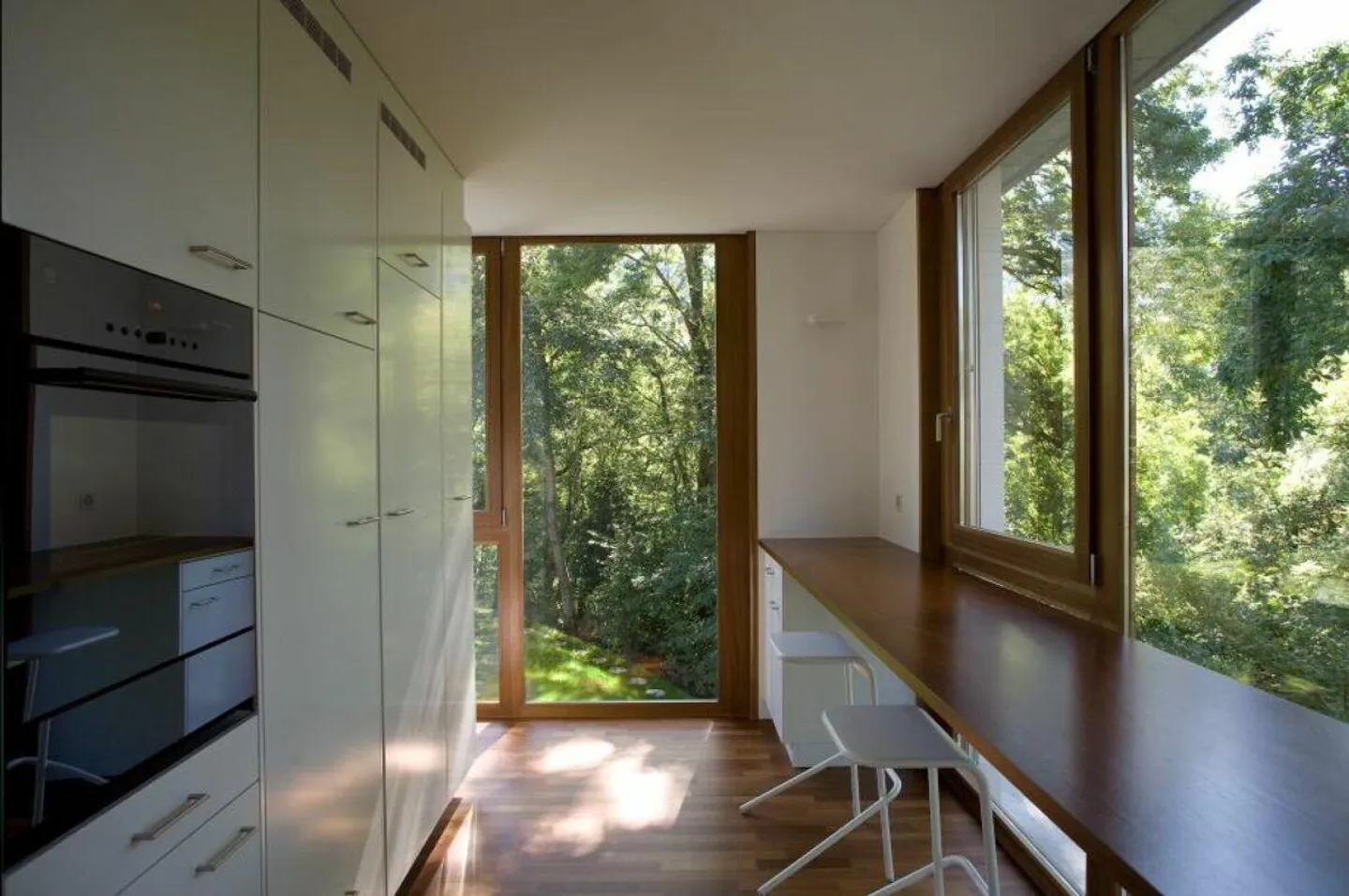 Maison d'art entourée par la nature avec piscine - Photo 4 sur 16